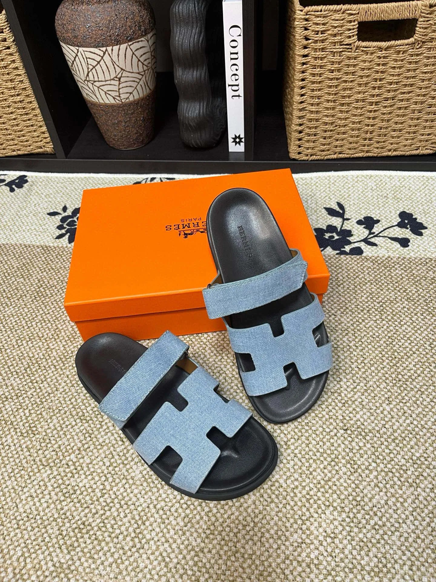 P300 Long-term stock Hermes men’s Kazimir slippers for couples - top quality woven calfskin functional sandals with intertwined uppers inspired by the “H” iconic pattern to create a casual look, perfect for summer. Imported cowhide + cowhide lining + TUP outsole Size: 35-46